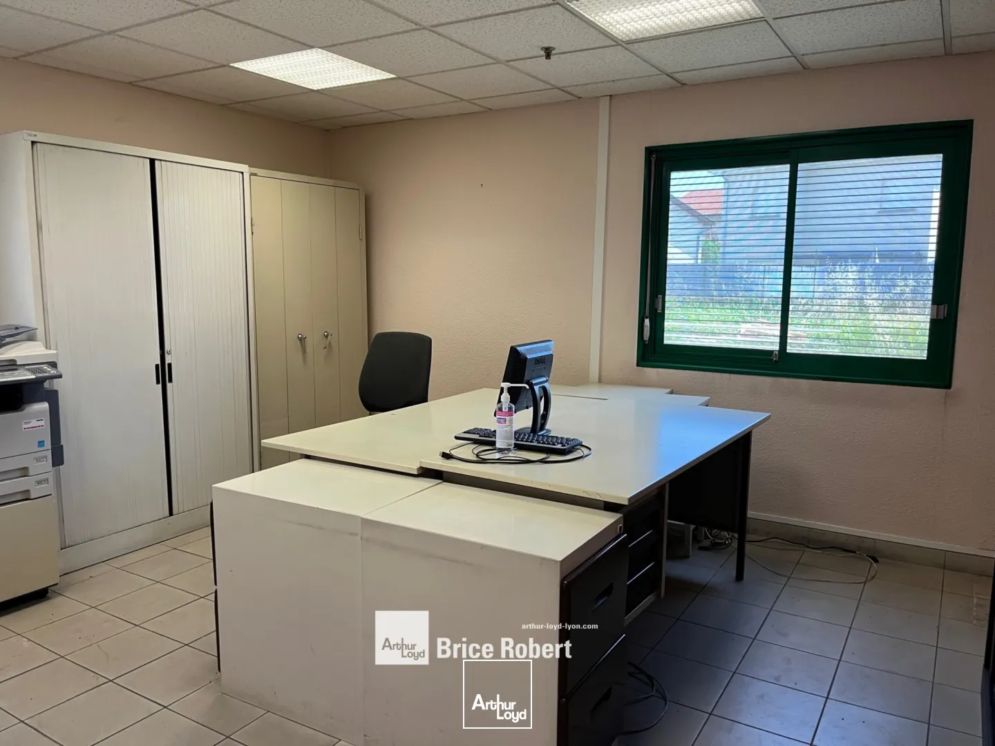 Bâtiment d'activité à louer situé à Saint-Genis Laval