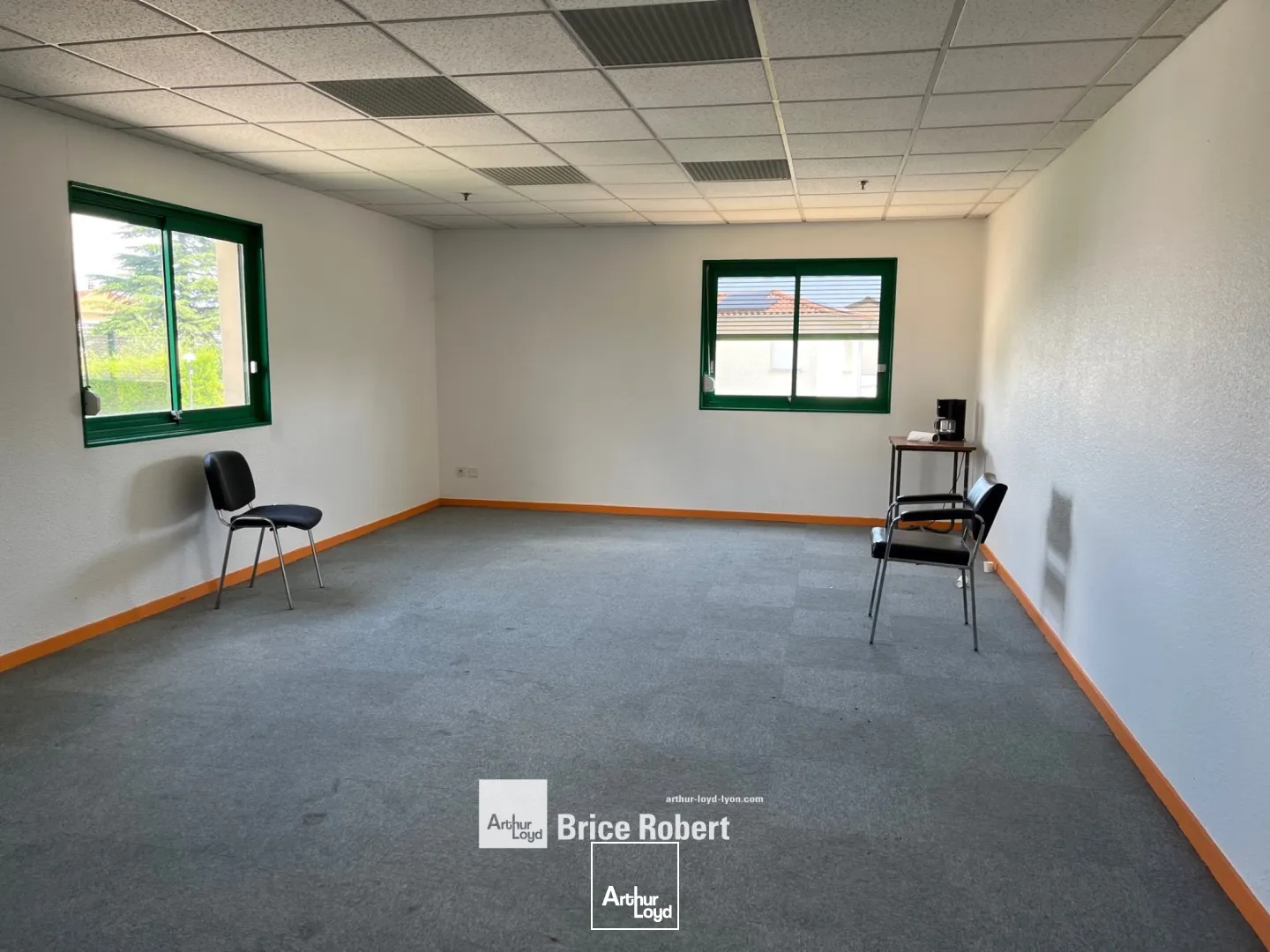 Bâtiment d'activité à louer situé à Saint-Genis Laval