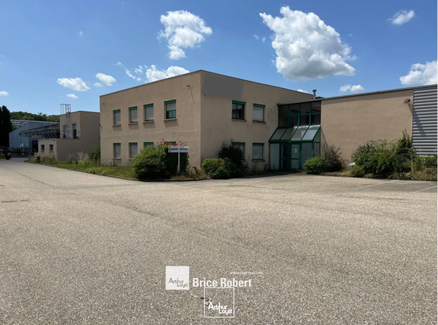 Bâtiment d'activité à louer situé à Saint-Genis Laval