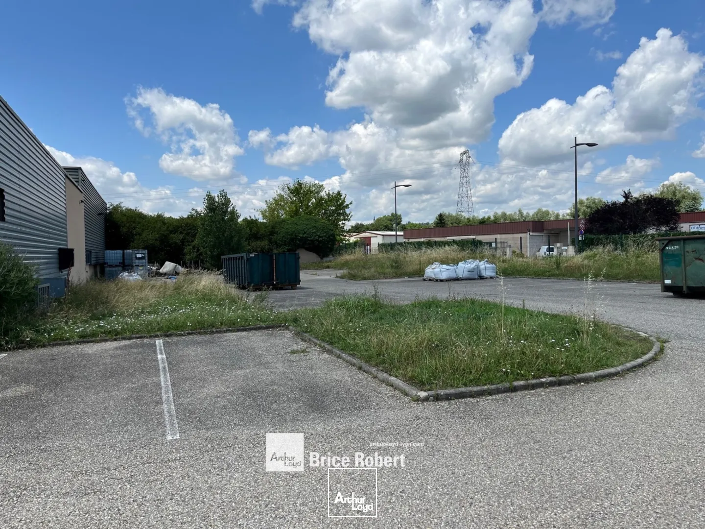 Bâtiment d'activité à louer situé à Saint-Genis Laval