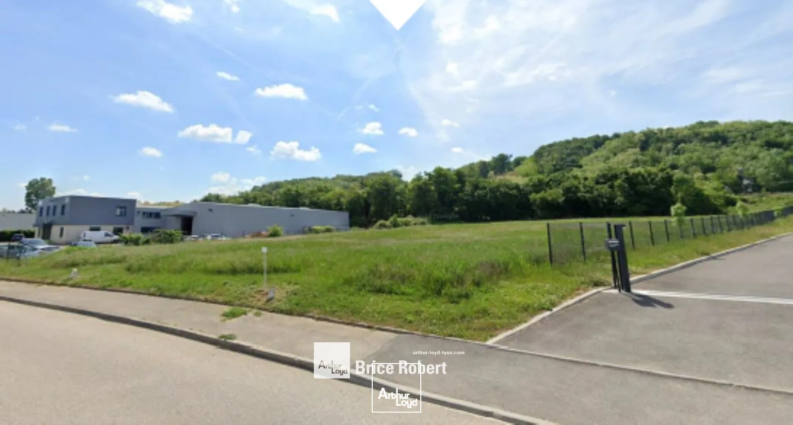 Terrain libre de constructeur pour construction d'un bâtiment industriel, à la vente, situé à Saint-Quentin Fallavier