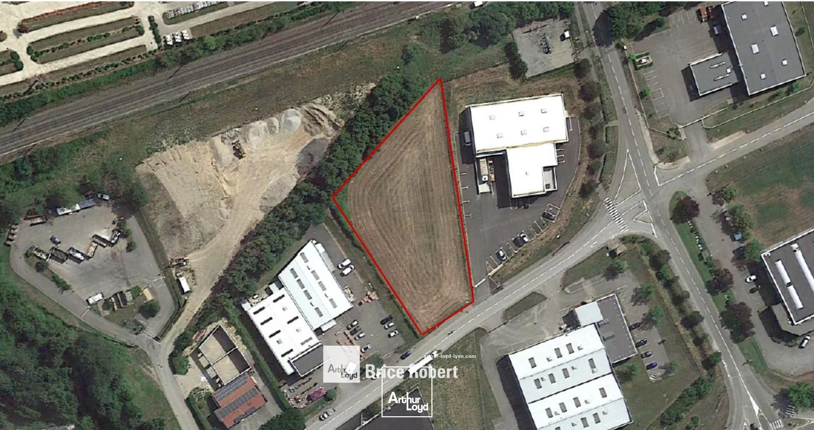 Terrain libre de constructeur pour construction d'un bâtiment industriel, à la vente, situé à Saint-Quentin Fallavier