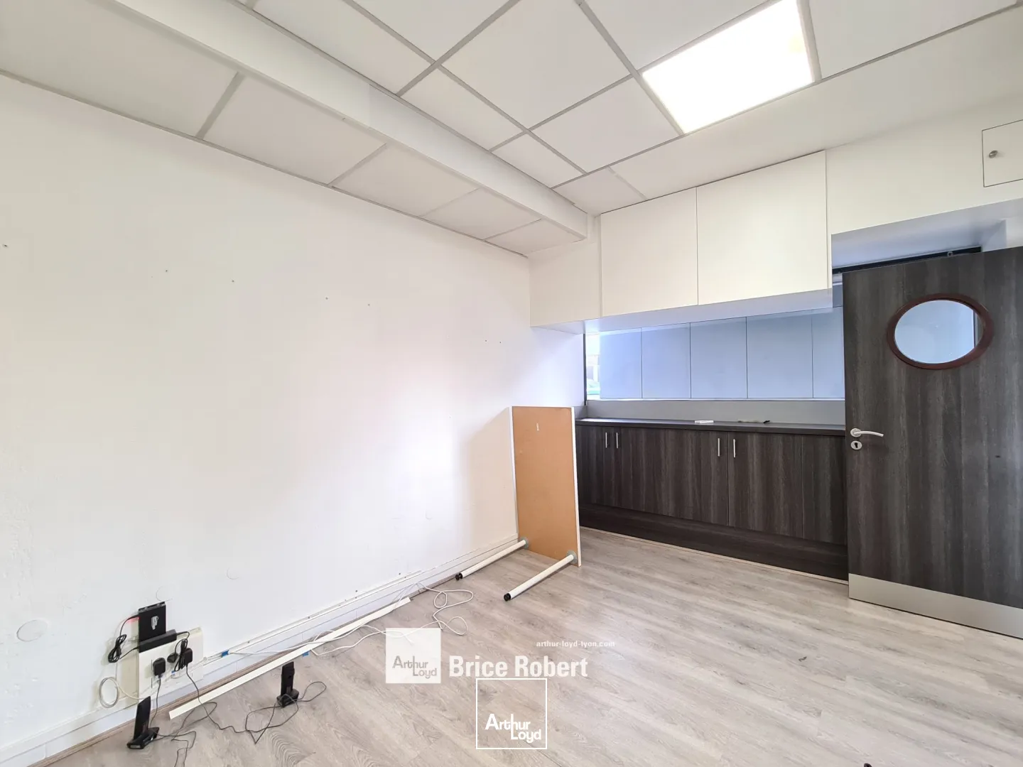 A vendre - LA VILLARDIERE - Bureaux en rez-de-chaussée - Lyon 3ème Part- Dieu