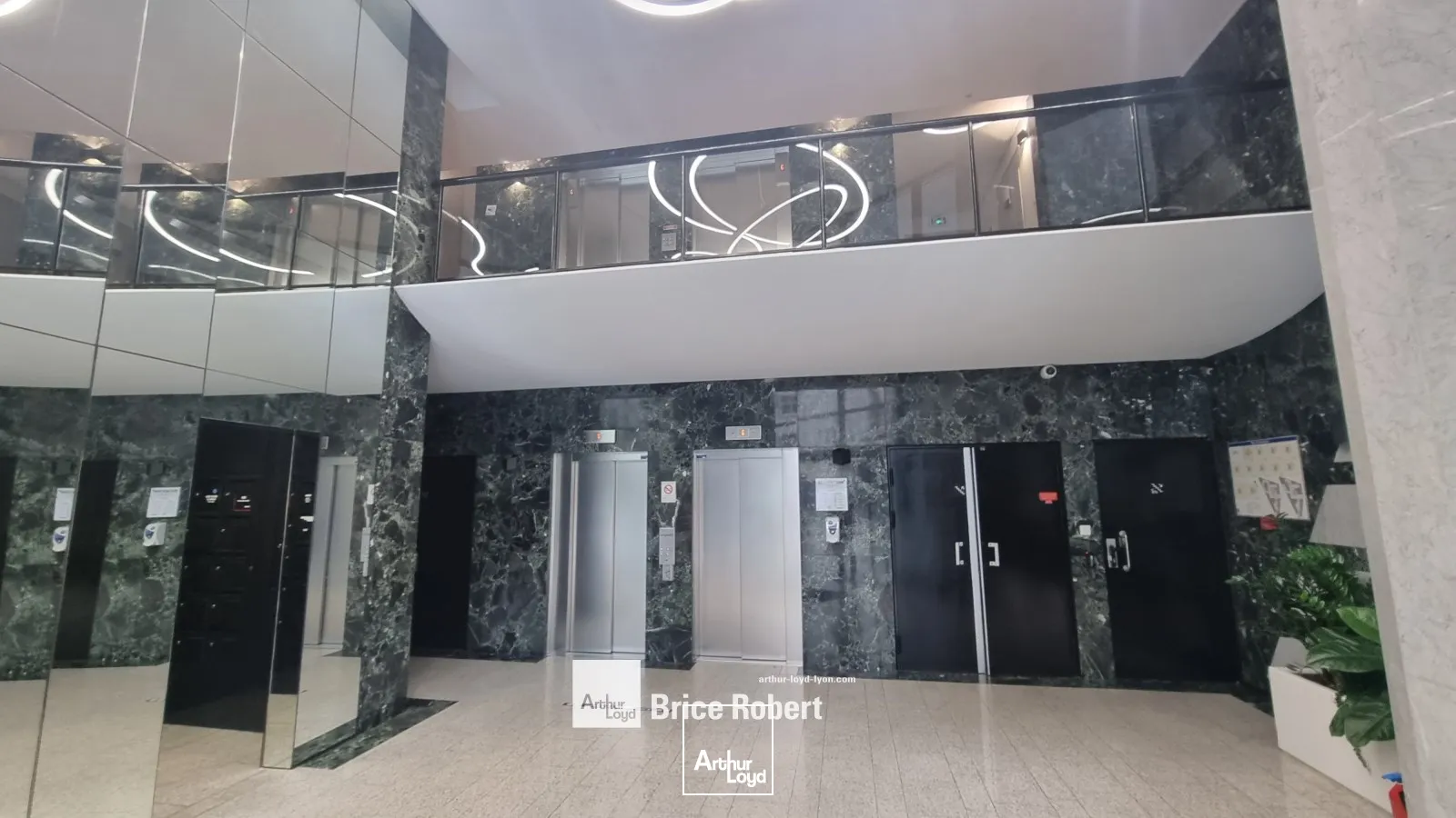 A louer - LE QUARTZ - Bureaux dans un immeuble tertiaire - Villeurbanne 