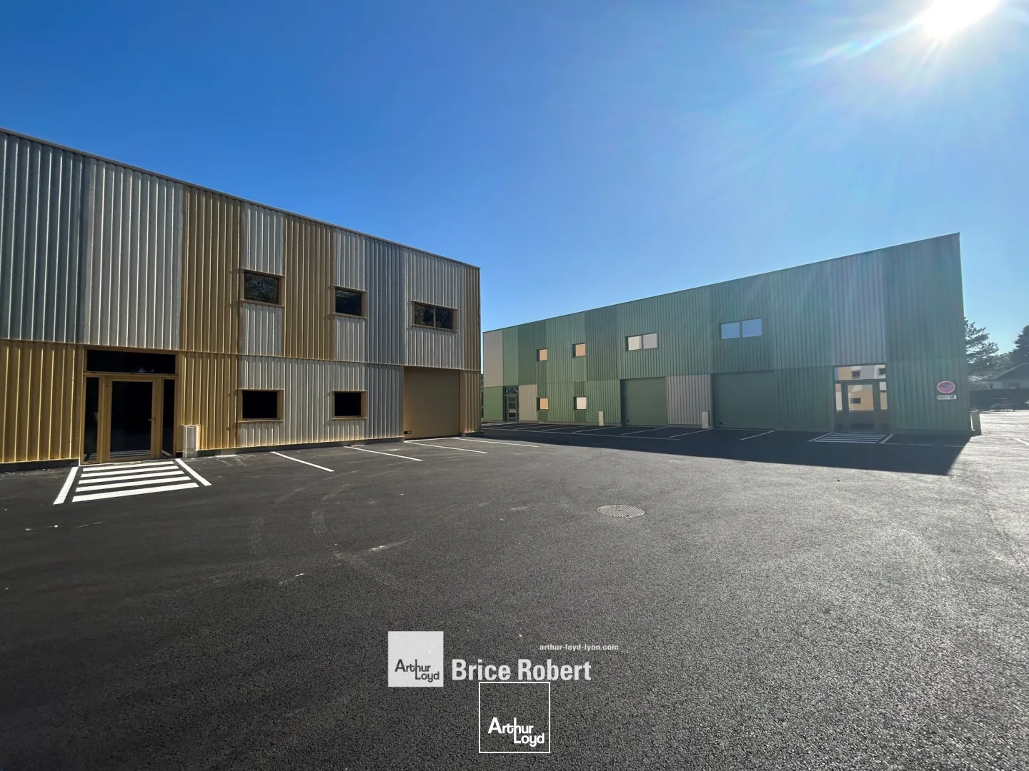 A VENDRE - Cellules d'activités - SAINT-GENIS LAVAL