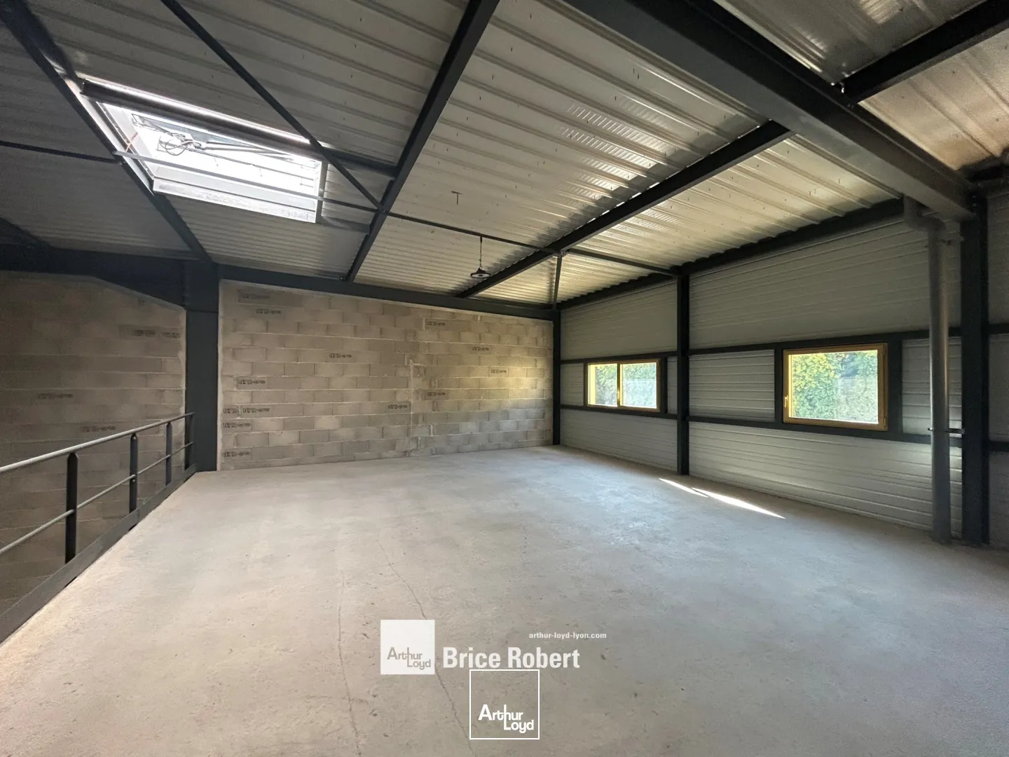 A VENDRE - Cellules d'activités - SAINT-GENIS LAVAL