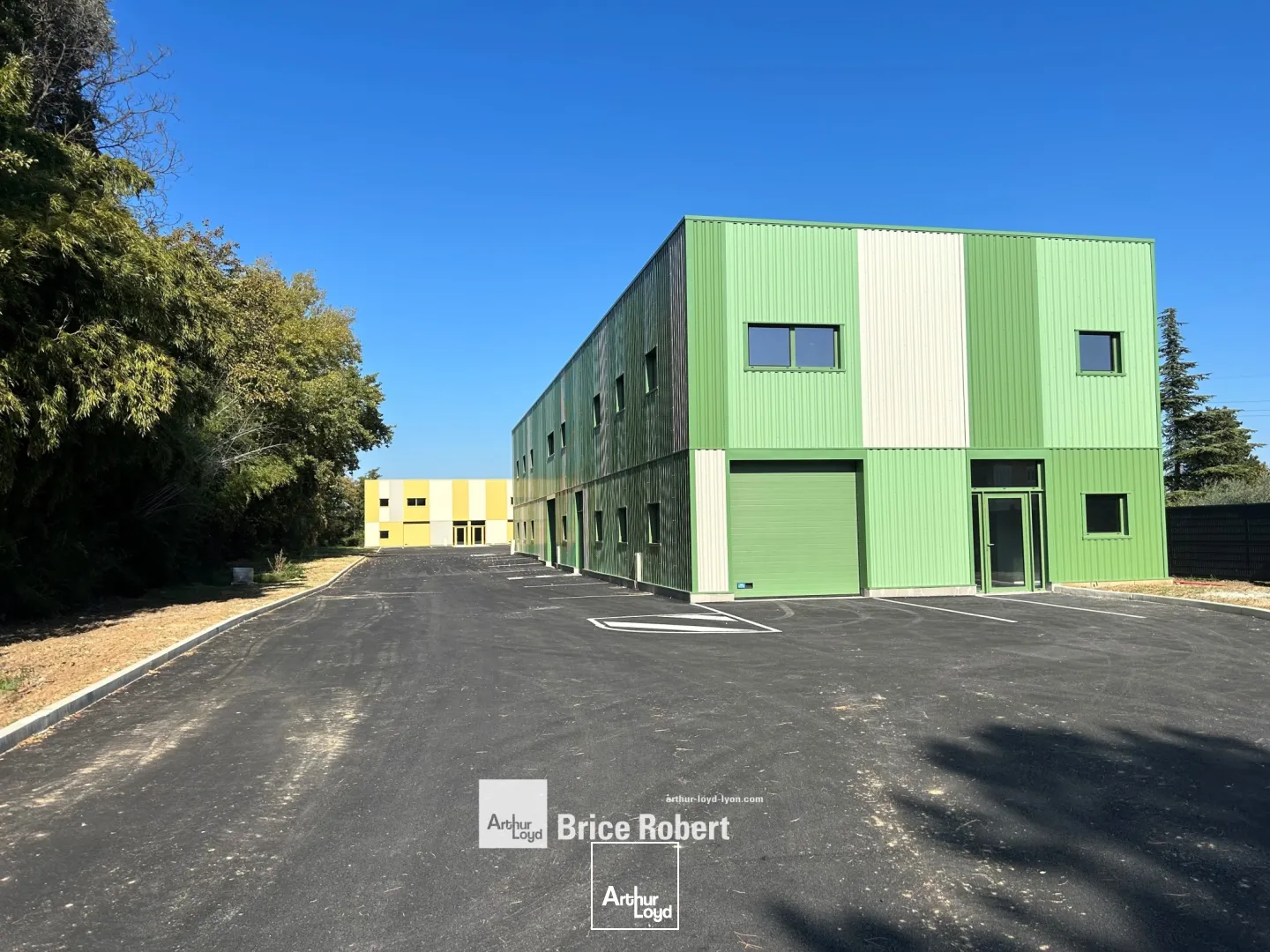 A VENDRE - Cellules d'activités - SAINT-GENIS LAVAL