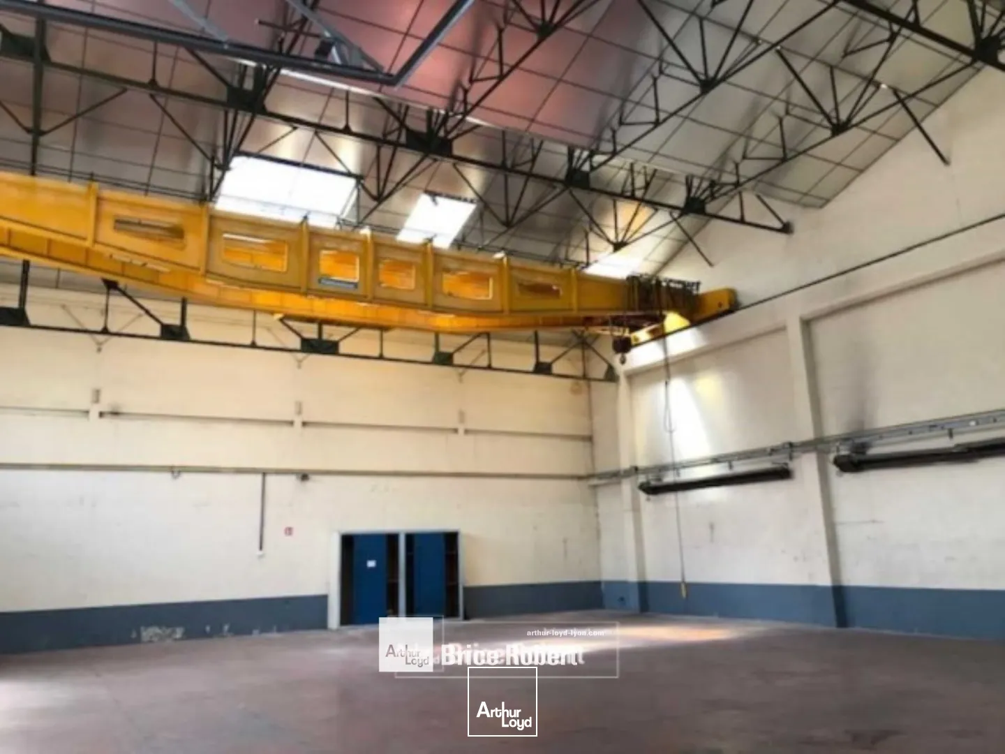 Local d'activités entrepôt à louer à Vénissieux