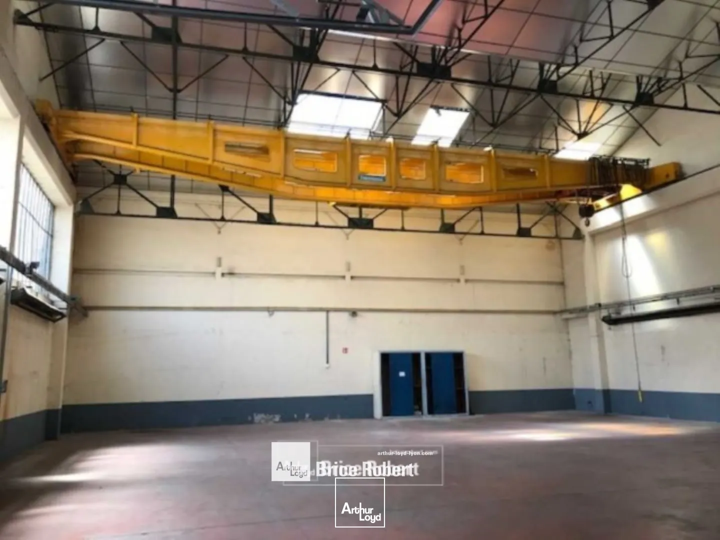 Local d'activités entrepôt à louer à Vénissieux