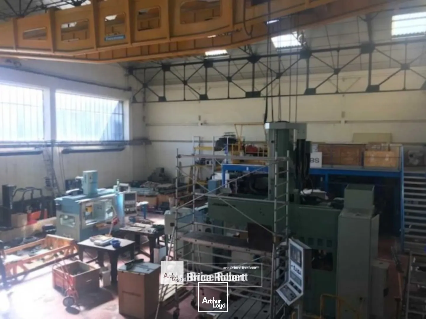 Local d'activités entrepôt à louer à Vénissieux