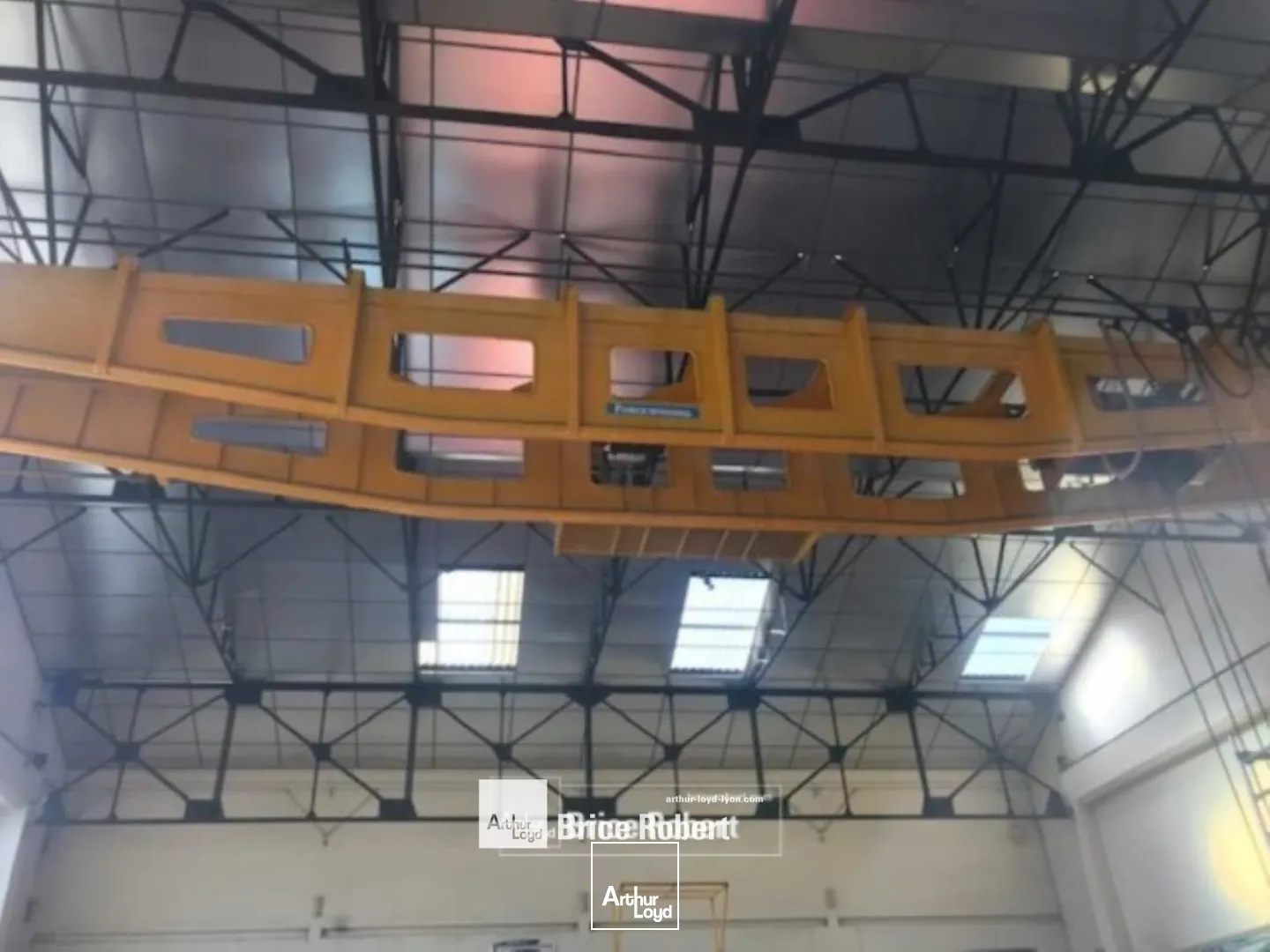 Local d'activités entrepôt à louer à Vénissieux