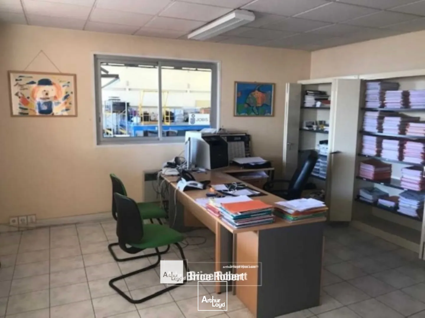 Local d'activités entrepôt à louer à Vénissieux