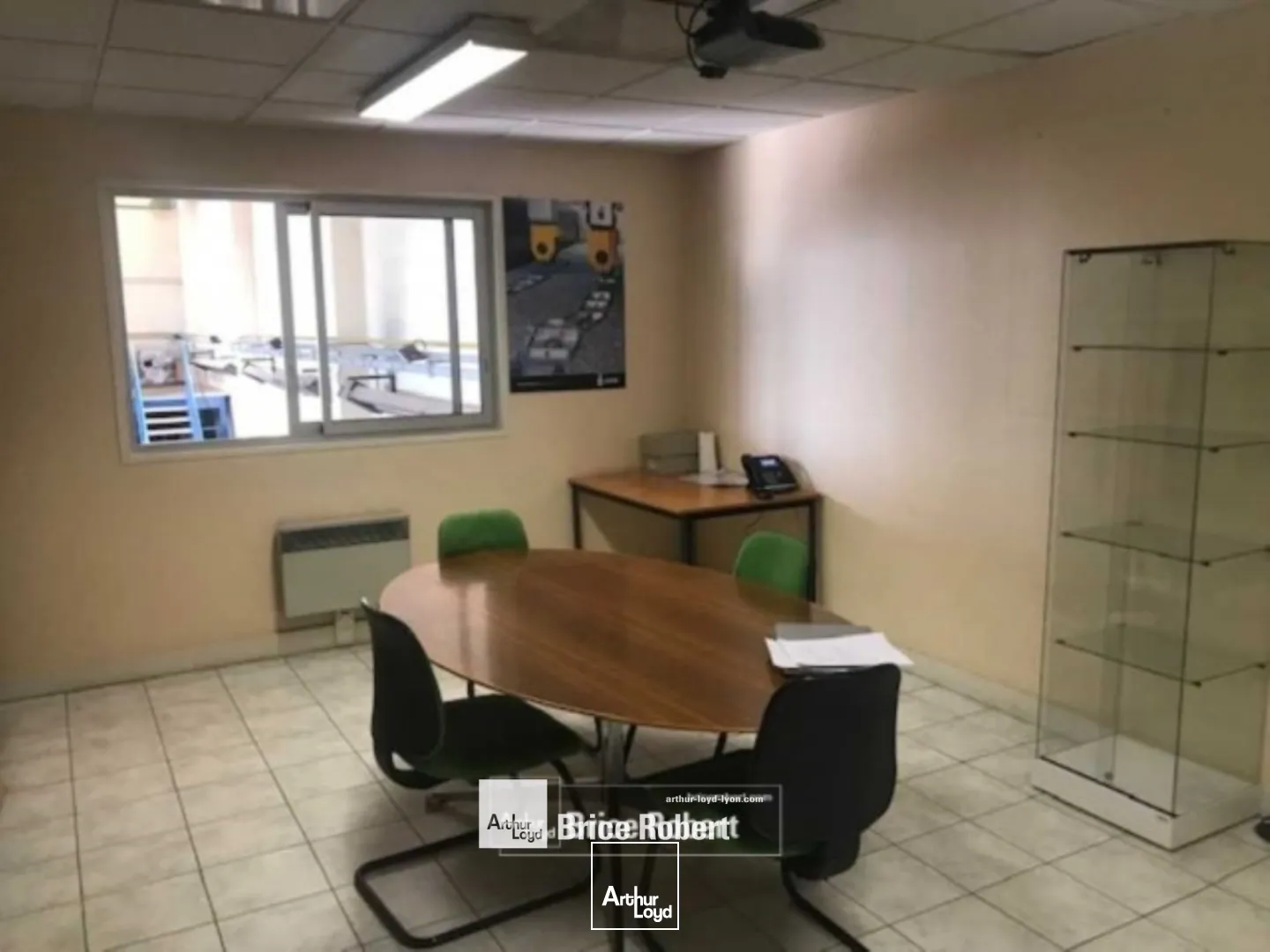 Local d'activités entrepôt à louer à Vénissieux