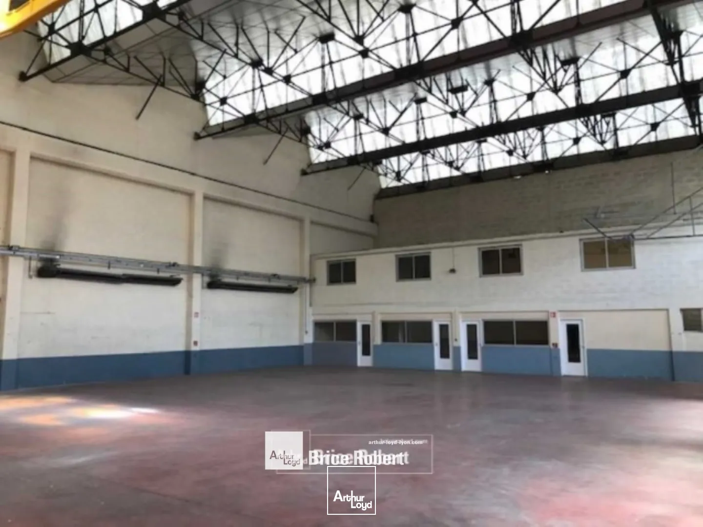 Local d'activités entrepôt à louer à Vénissieux