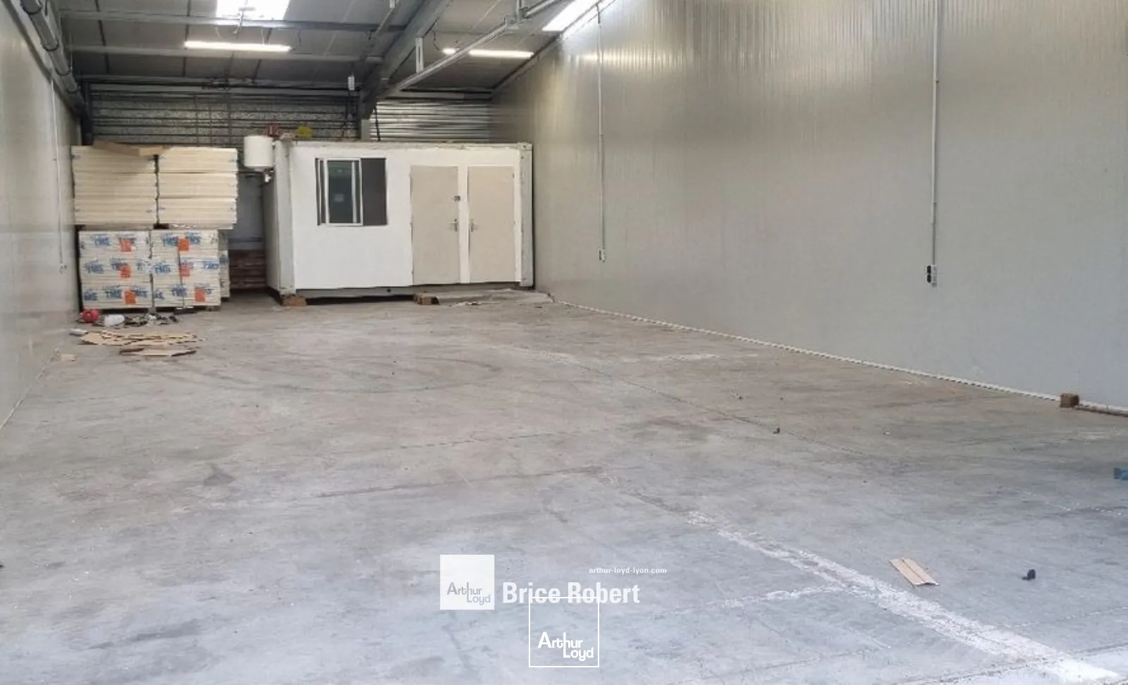 A LOUER - Local d'activité - IRIGNY