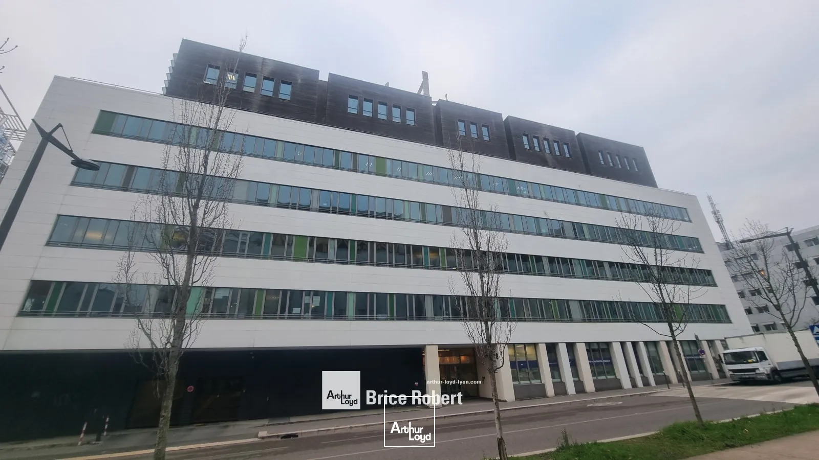 A louer - EOLIS - Bureaux lumineux dans un immeuble au coeur de Confluence - Lyon 2ème