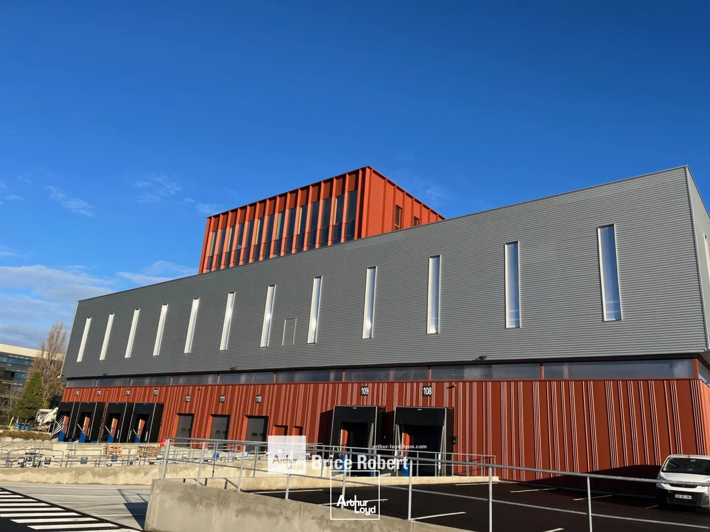 A LOUER - bâtiment industriel - LYON 7ème