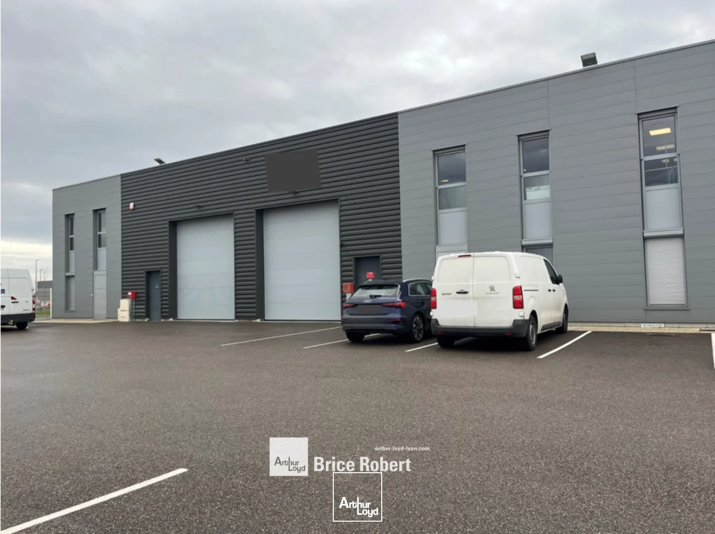 A VENDRE - Local d'activités - GENAS