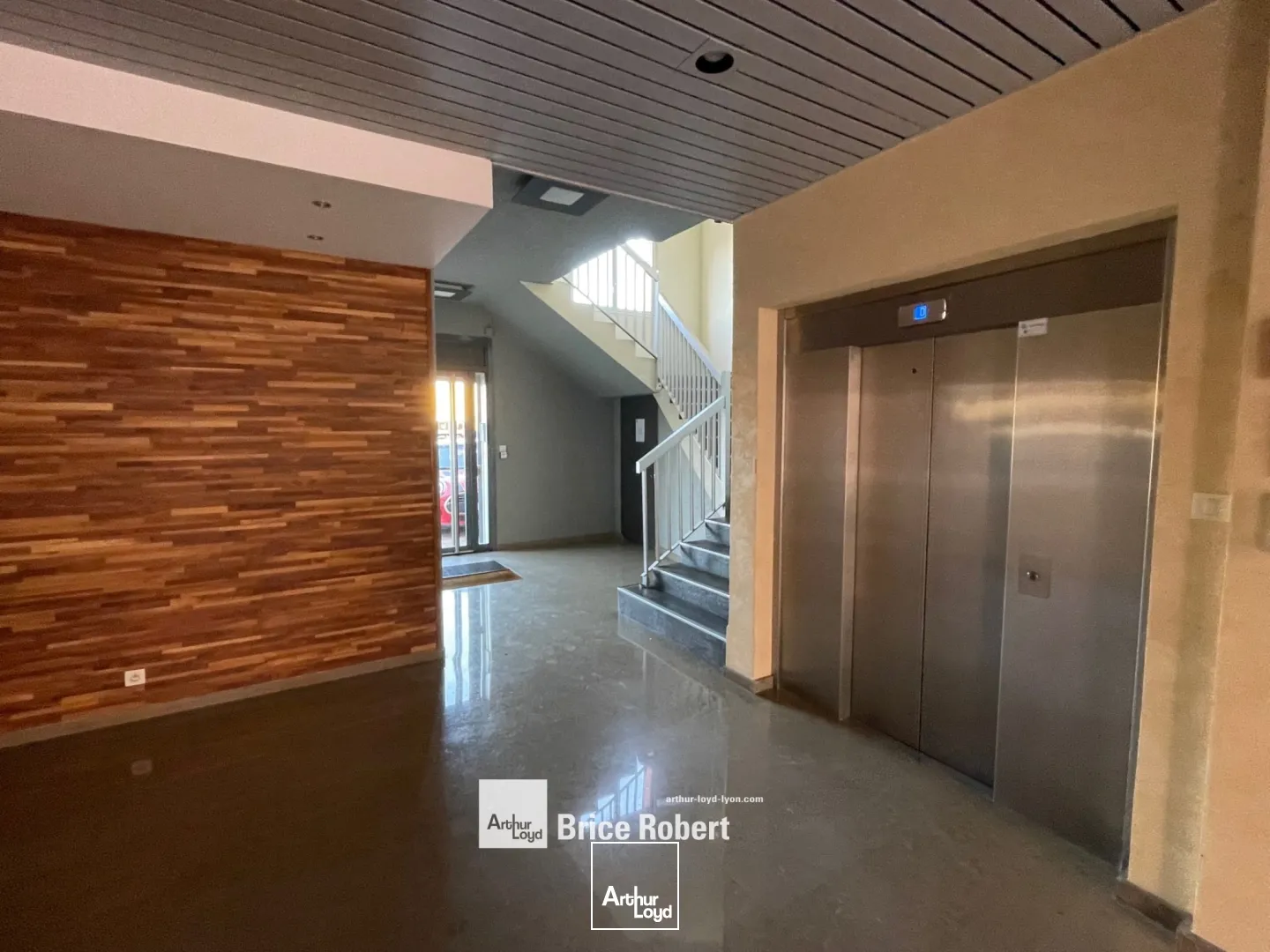 A louer - Bureaux rue de la République - Decines Charpieu