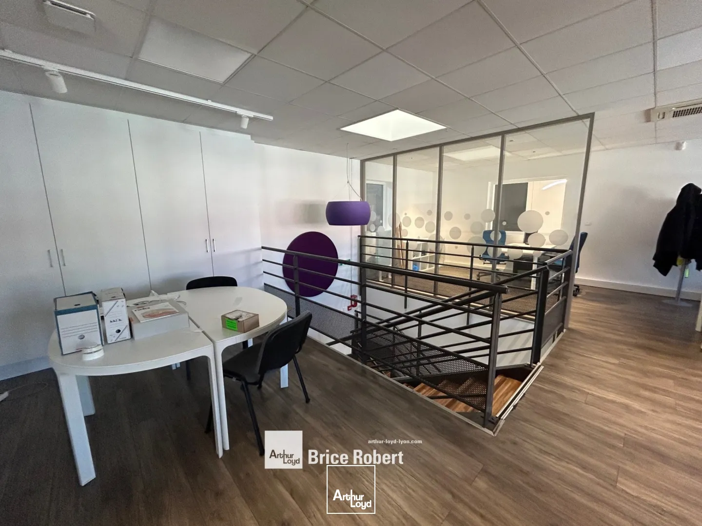 A louer - Local d'activités avec une porte sectionnelle électrique - Oullins