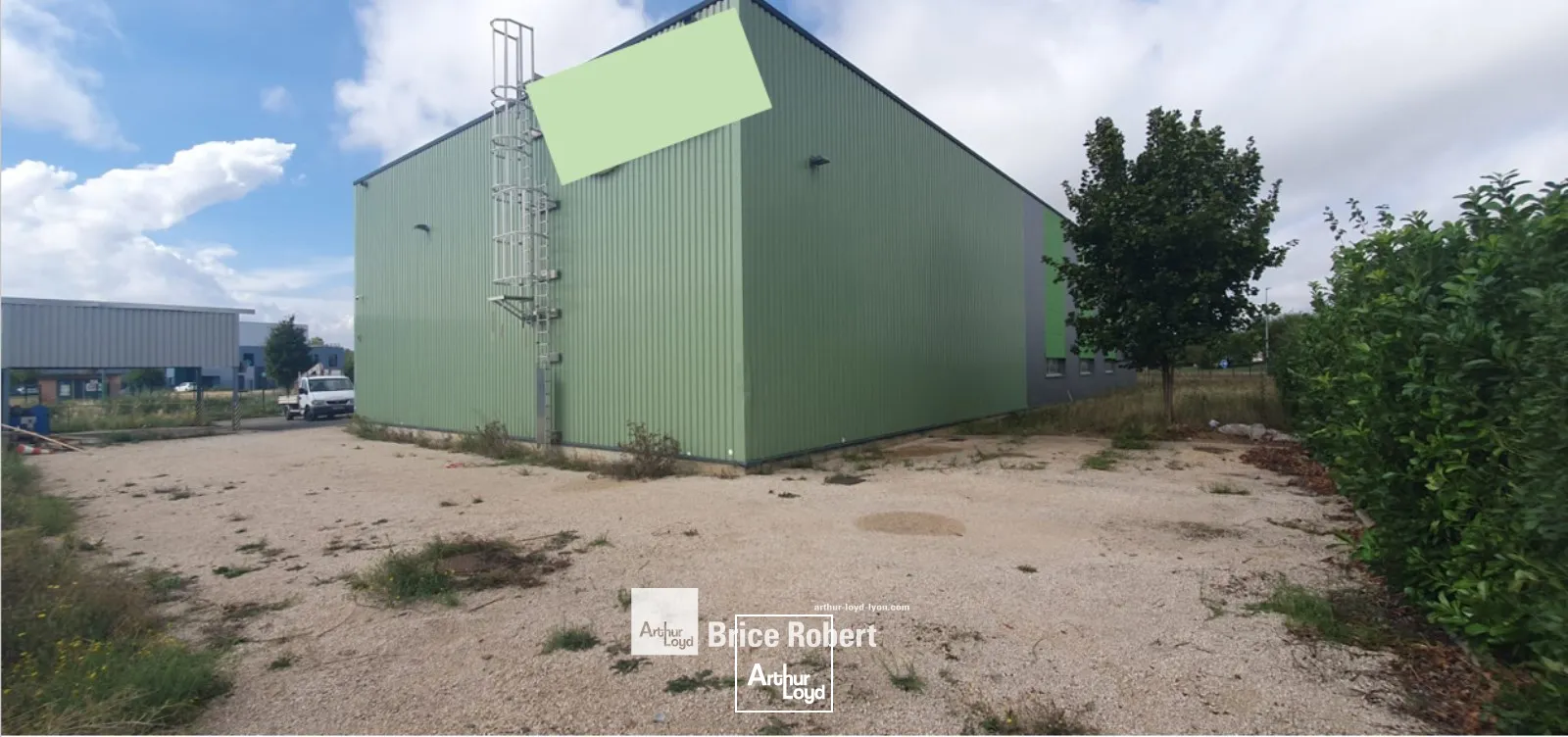 A LOUER - Bâtiment d'activité - CIVRIEUX