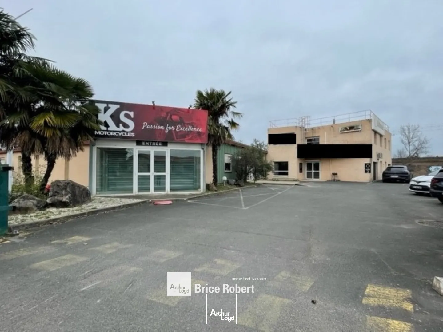 A vendre - Bâtiment professionnel indépendant avec un entrepôt à usage de stockage - Ambérieux