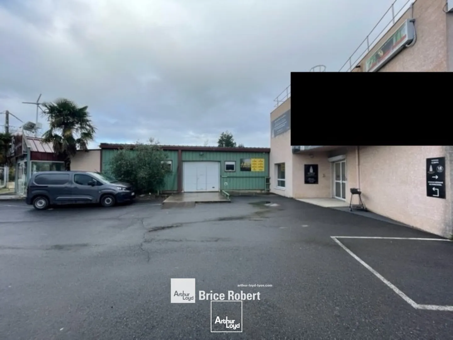 A vendre - Bâtiment professionnel indépendant avec un entrepôt à usage de stockage - Ambérieux