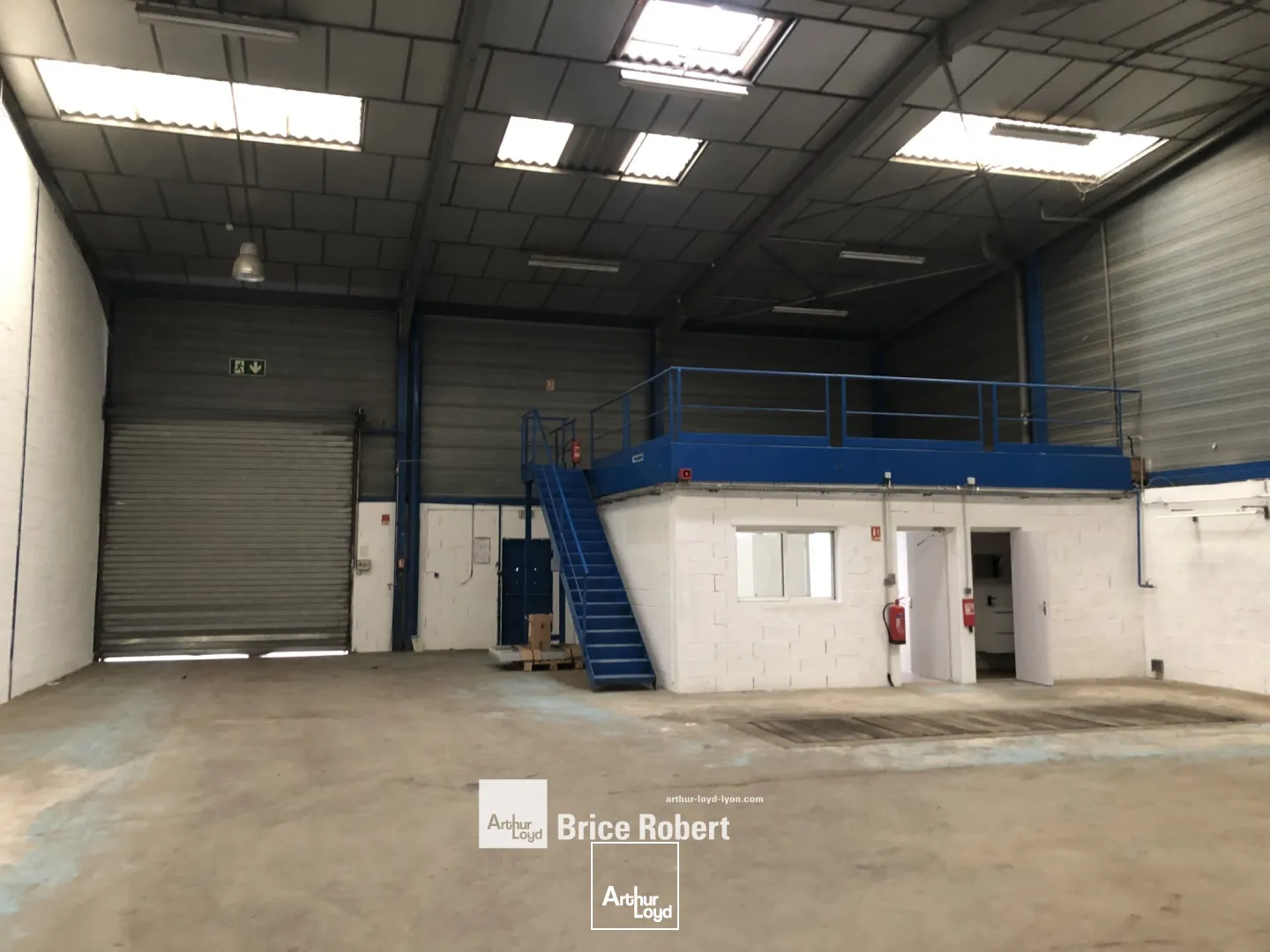 A LOUER - Bâtiment d'activité - CHASSIEU