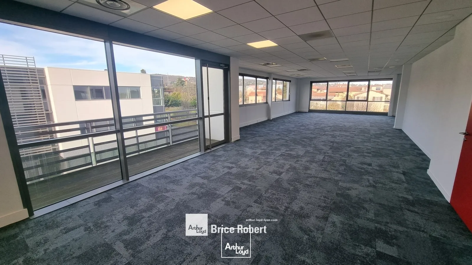 A vendre ou à louer - INNOVALIA II - Bureaux dans un immeuble tertiaire - Dardilly