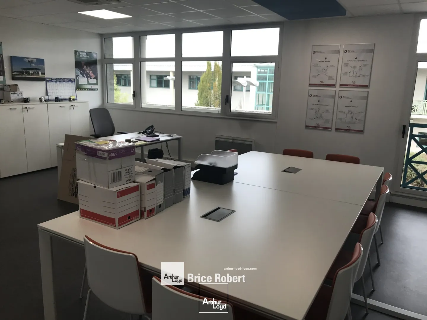 A louer - ACTIVILLAGE - Bureaux avec stationnements - Bron 