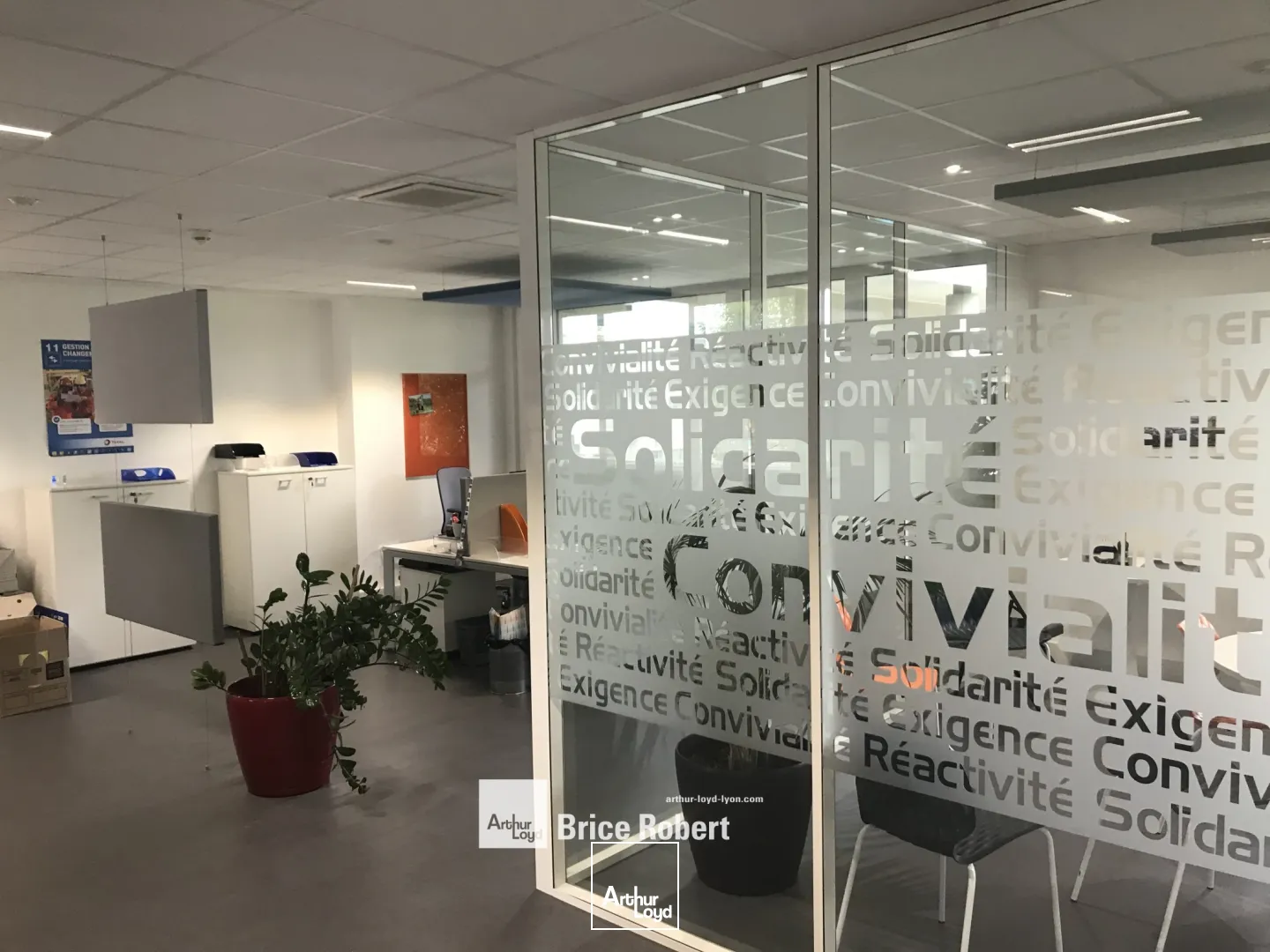 A louer - ACTIVILLAGE - Bureaux avec stationnements - Bron 