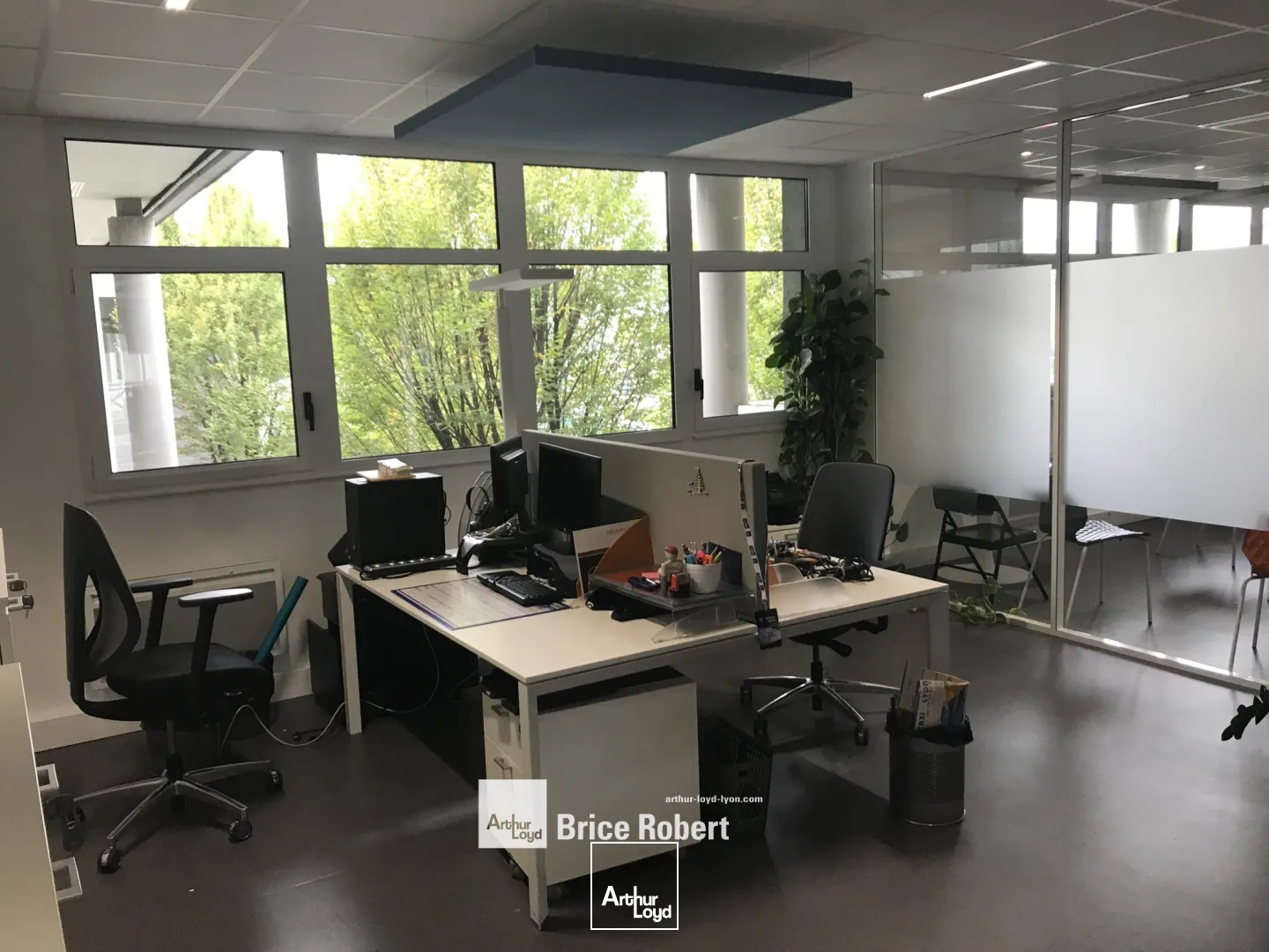A louer - ACTIVILLAGE - Bureaux avec stationnements - Bron 