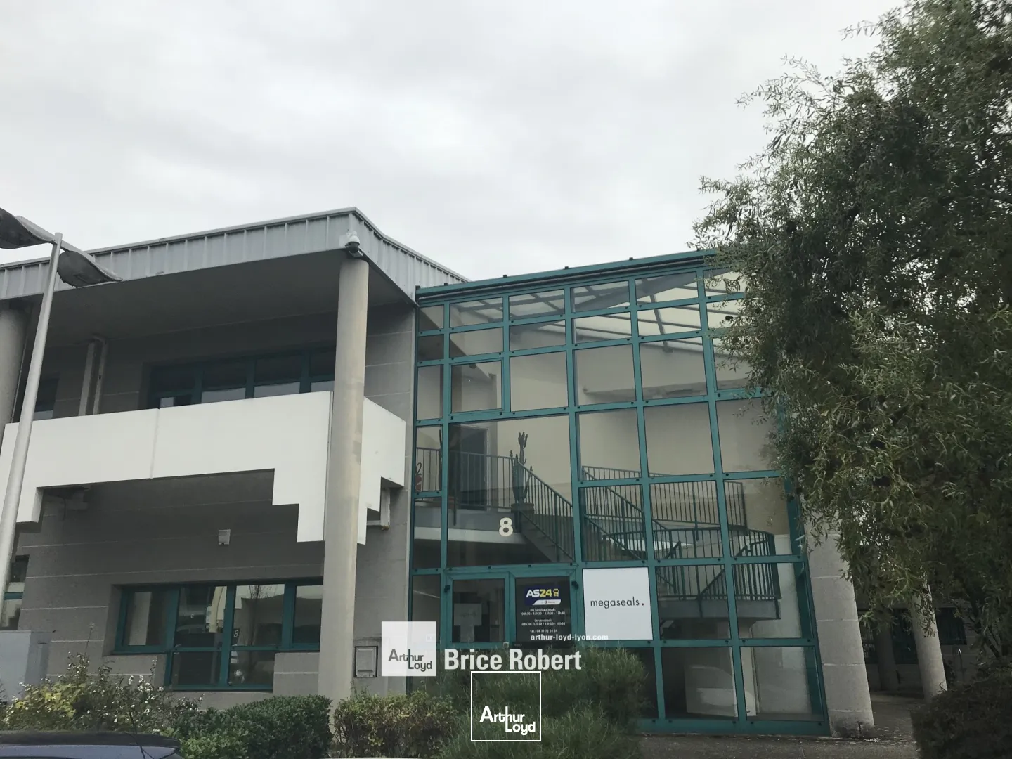 A louer - ACTIVILLAGE - Bureaux avec stationnements - Bron 