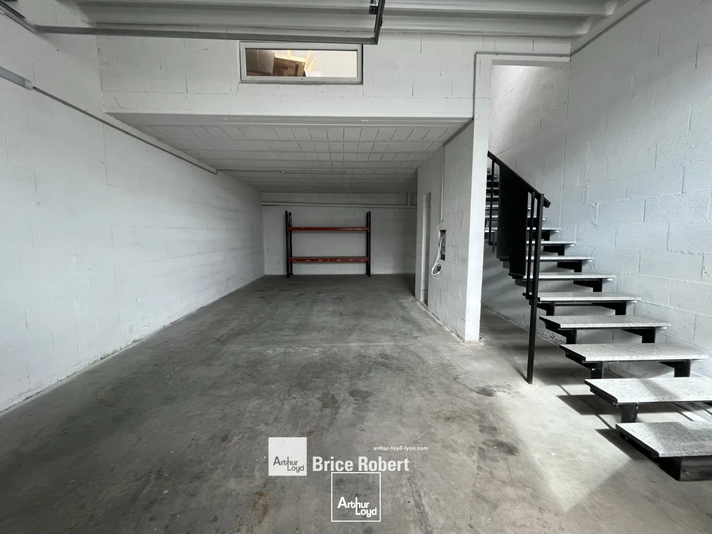 A louer - plusieurs lots d'activités à partir de 108 m² avec un portail automatique - Vénissieux