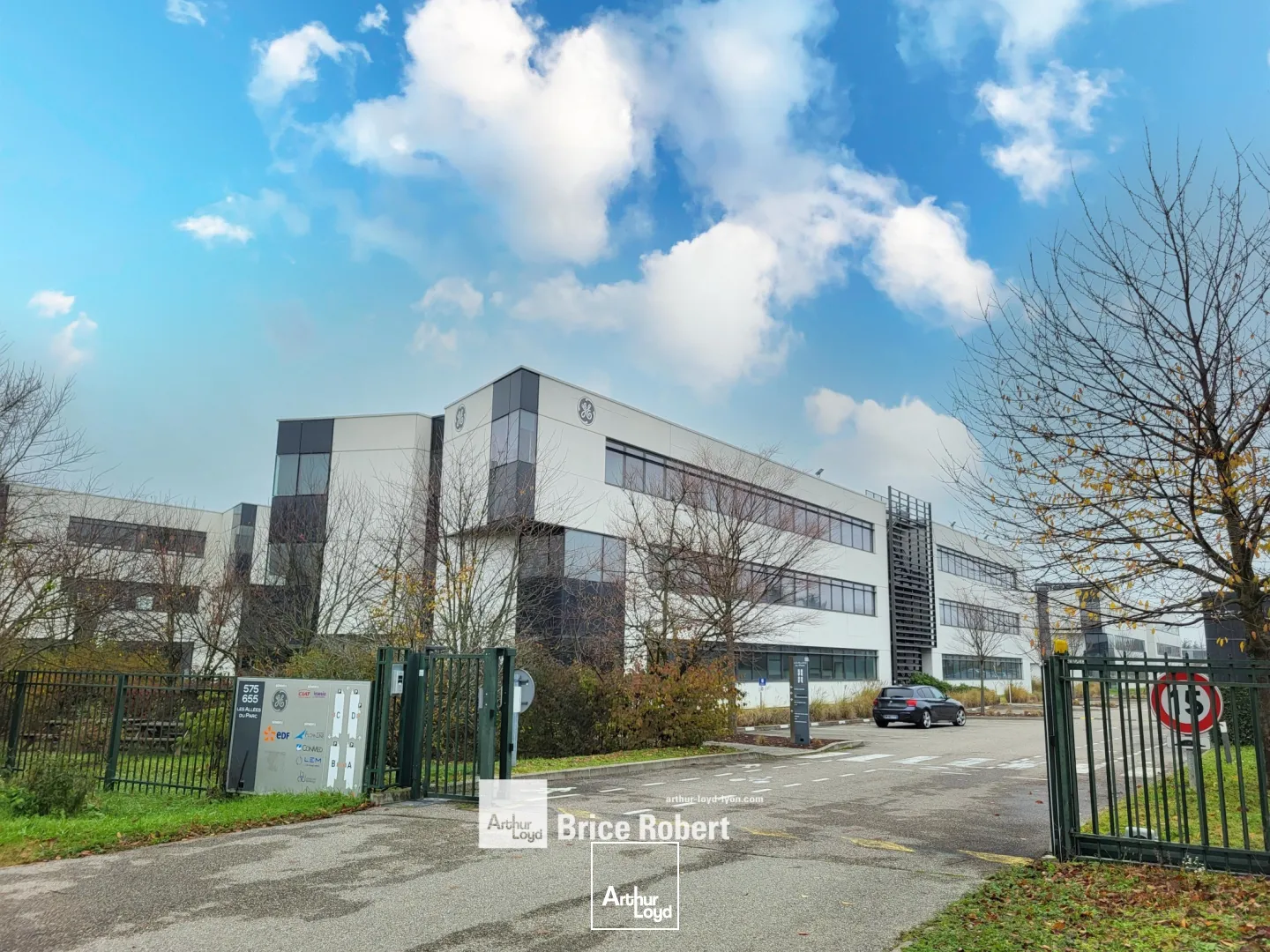 A louer - LES ALLEES DU PARC - Bureaux dans bâtiment A - Saint Priest