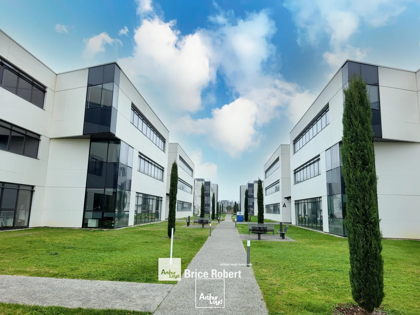A louer - LES ALLEES DU PARC - Bureaux dans bâtiment A - Saint Priest