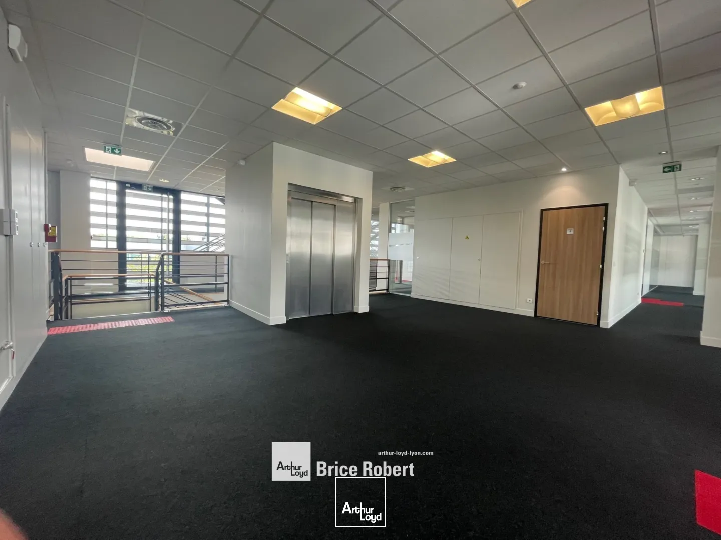 A louer - LES ALLEES DU PARC - Bureaux dans bâtiment A - Saint Priest