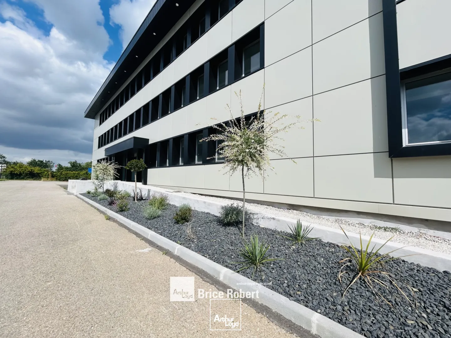 A louer - LE PARE - Bureaux spacieux - Saint Priest 