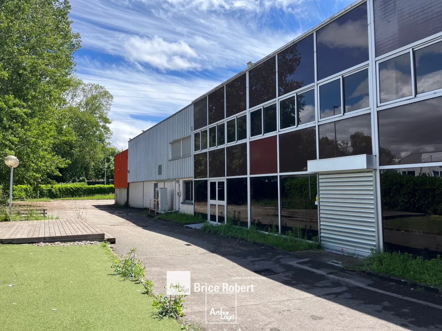 A VENDRE - Tènement industriel - VAULX EN VELIN