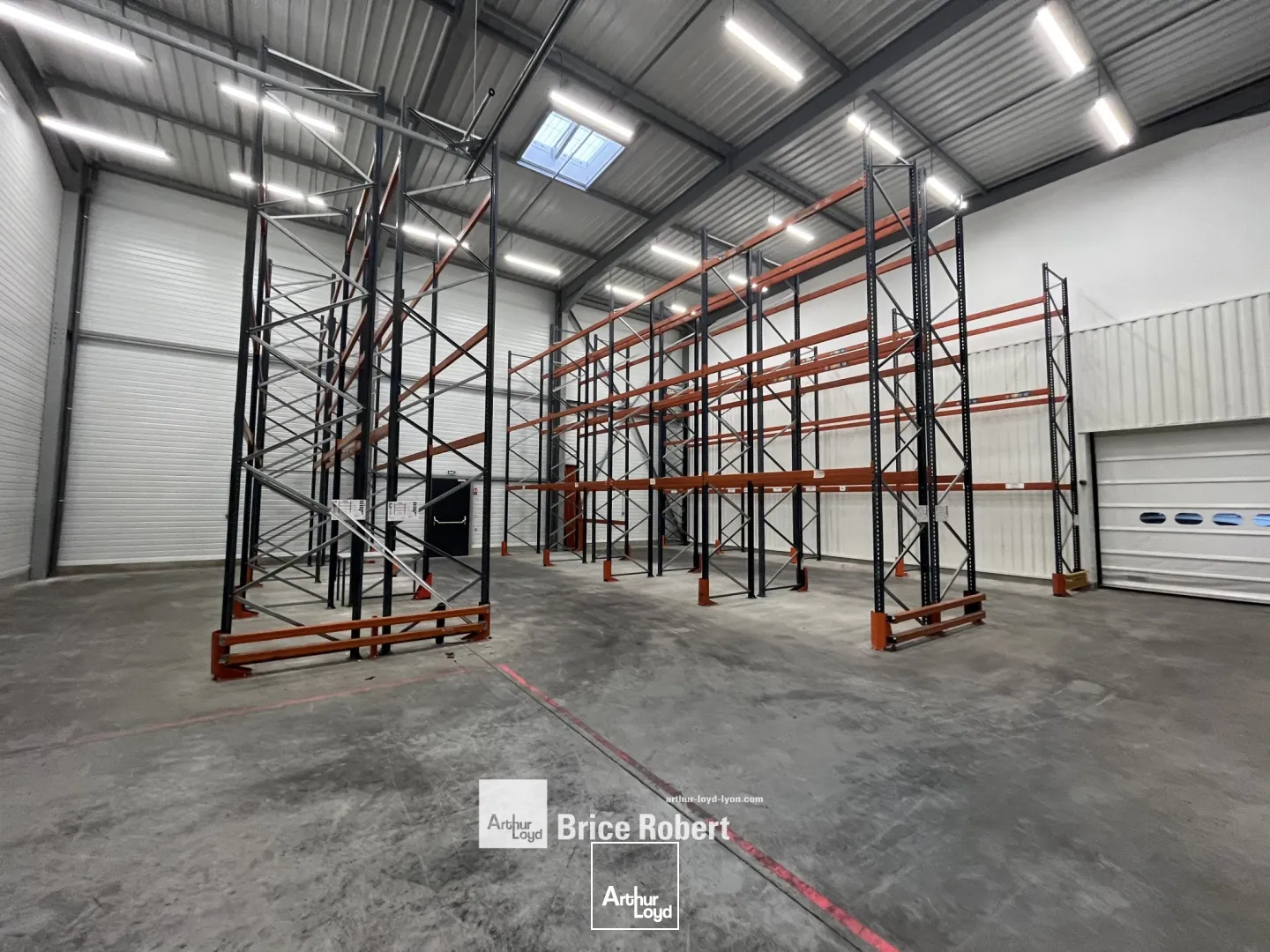 A louer - Local d'activités avec parking privatif sous vidéo surveillance - Neuville sur Saône