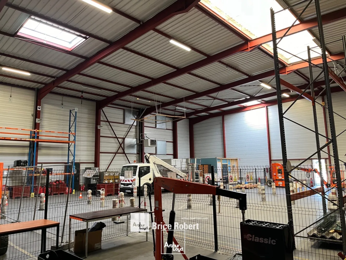 A LOUER - Bâtiments d'activités - CORBAS