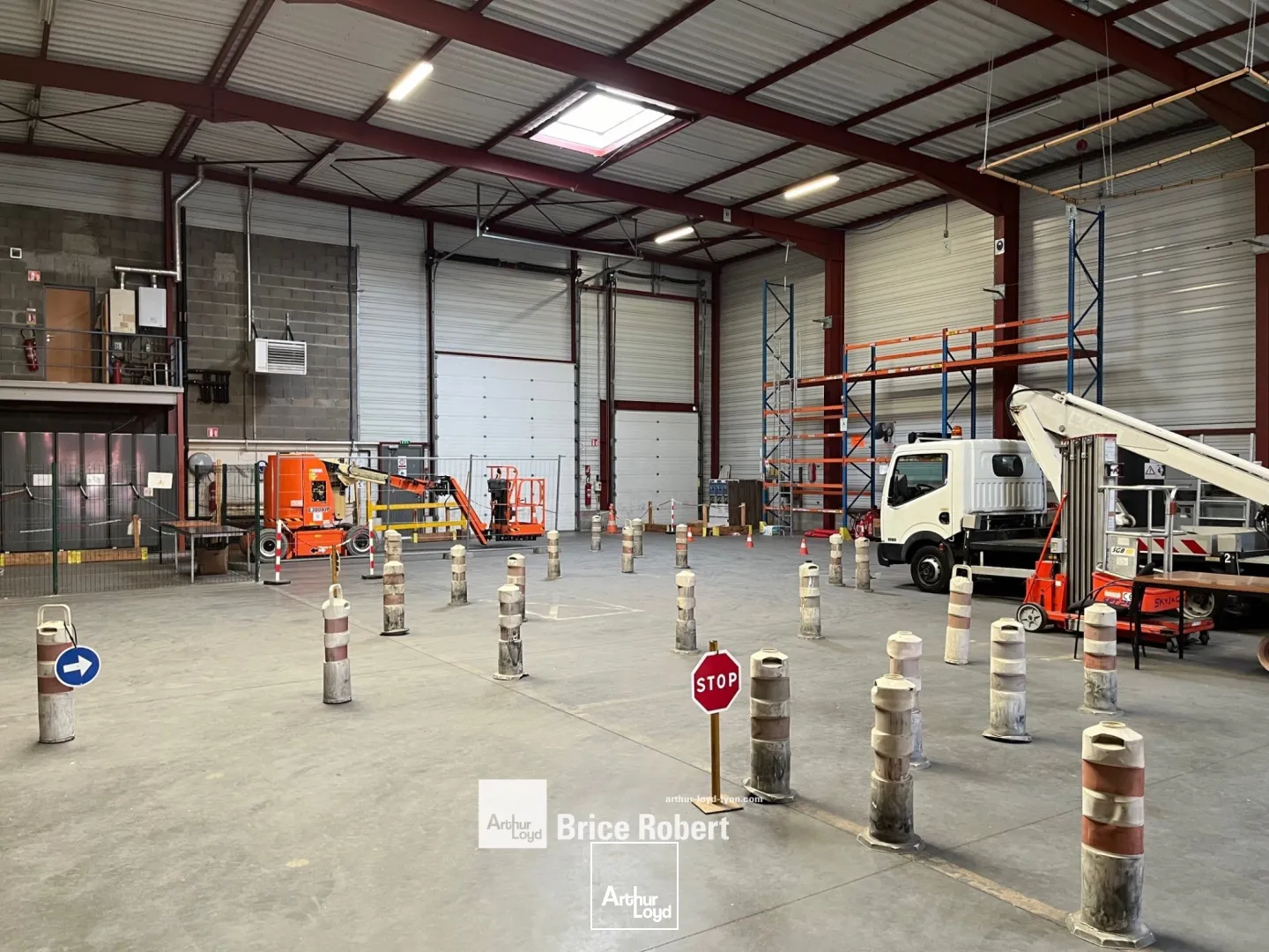 A LOUER - Bâtiments d'activités - CORBAS