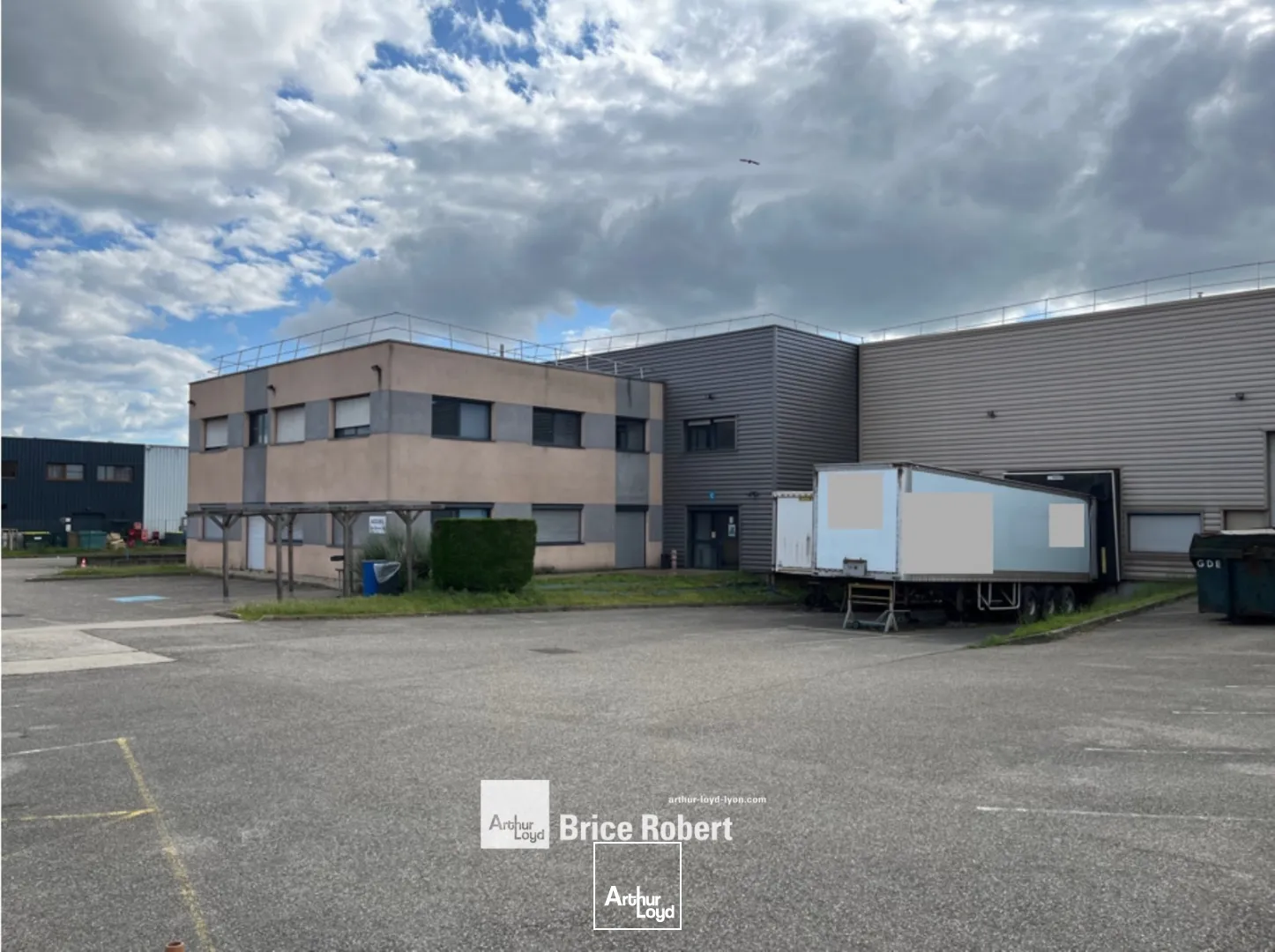 A LOUER - Bâtiments d'activités - CORBAS