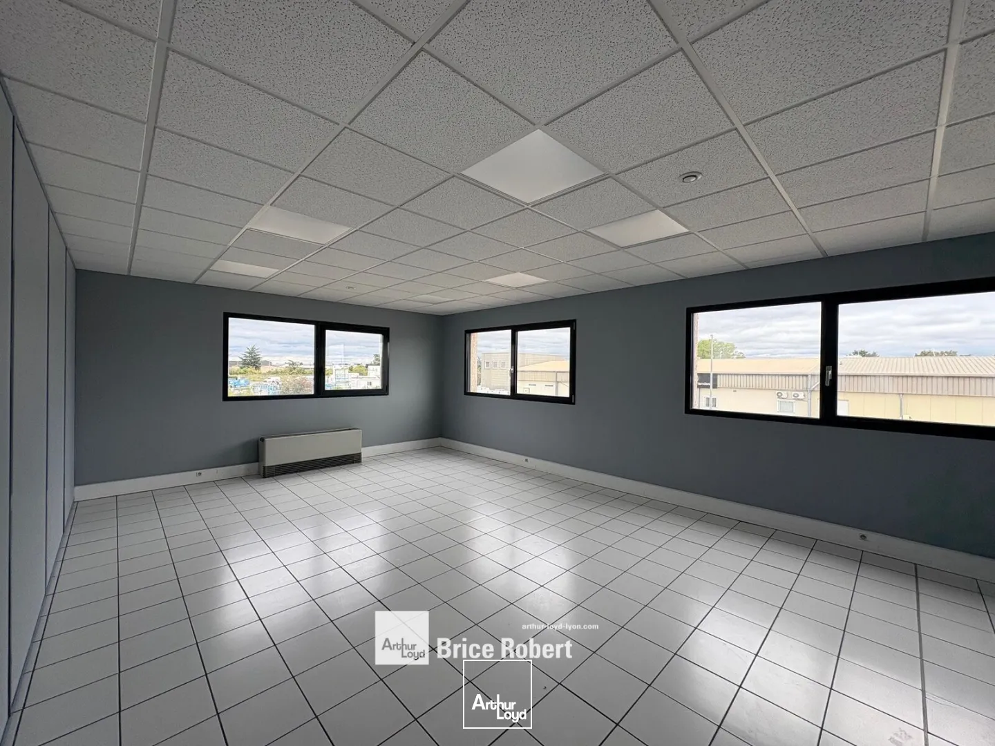 A LOUER - Bâtiments d'activités - CORBAS