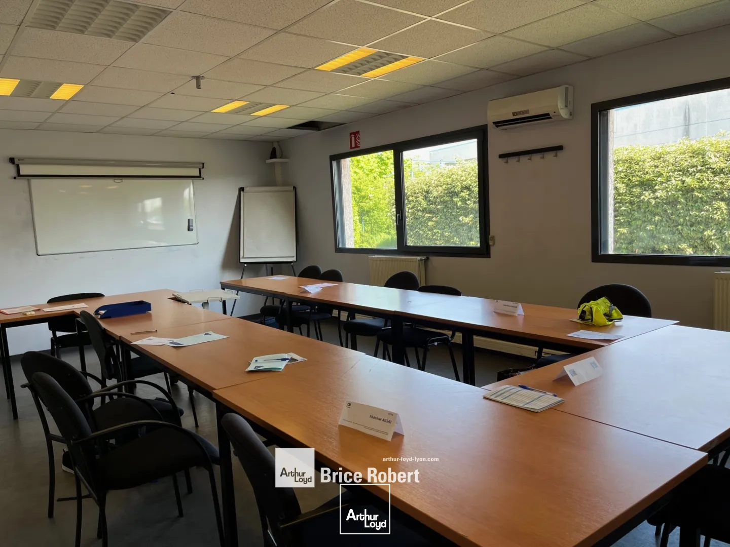 A LOUER - Bâtiments d'activités - CORBAS