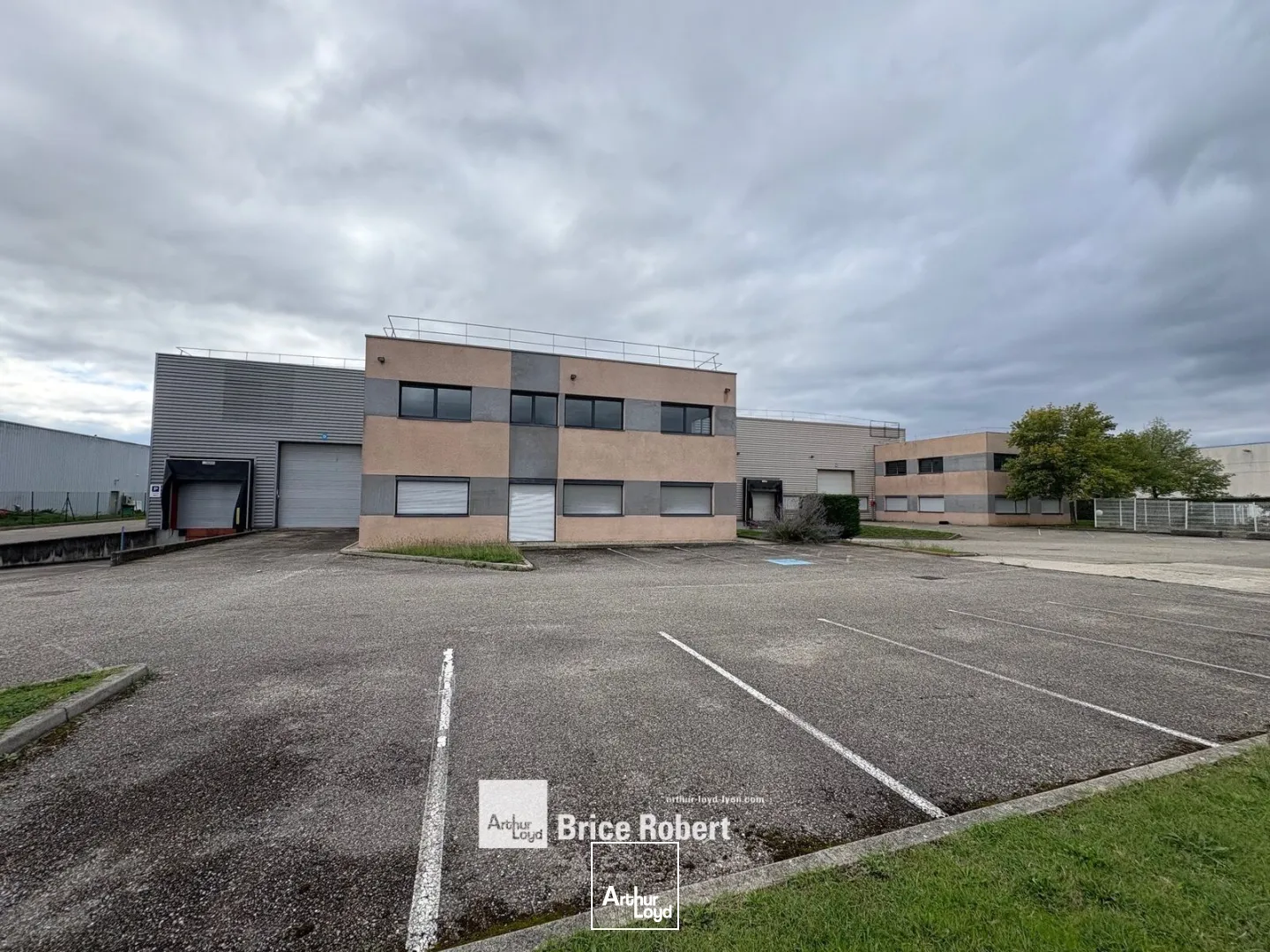 A LOUER - Bâtiments d'activités - CORBAS