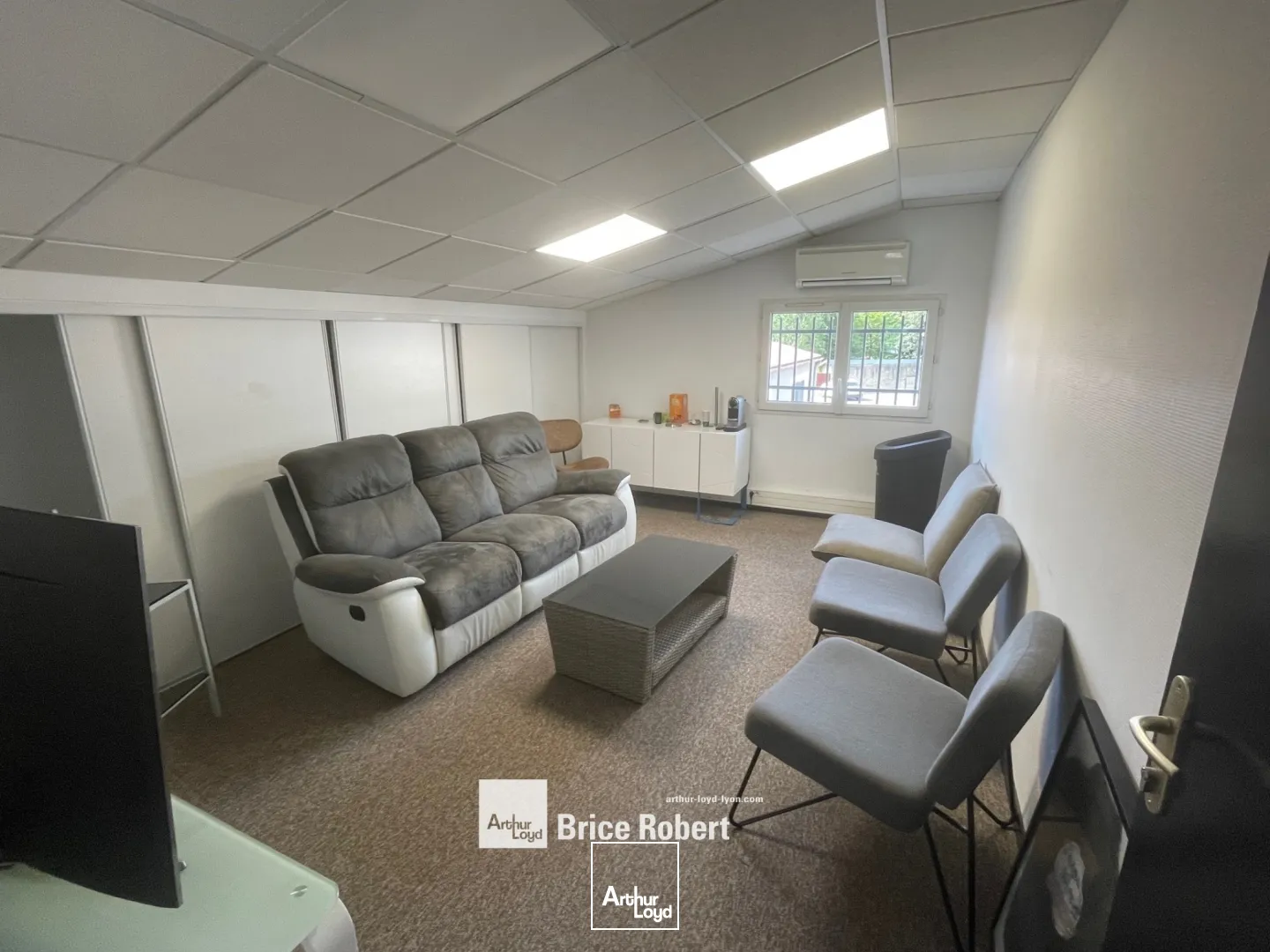 A louer - Bureaux en R+1 - Villeurbanne 