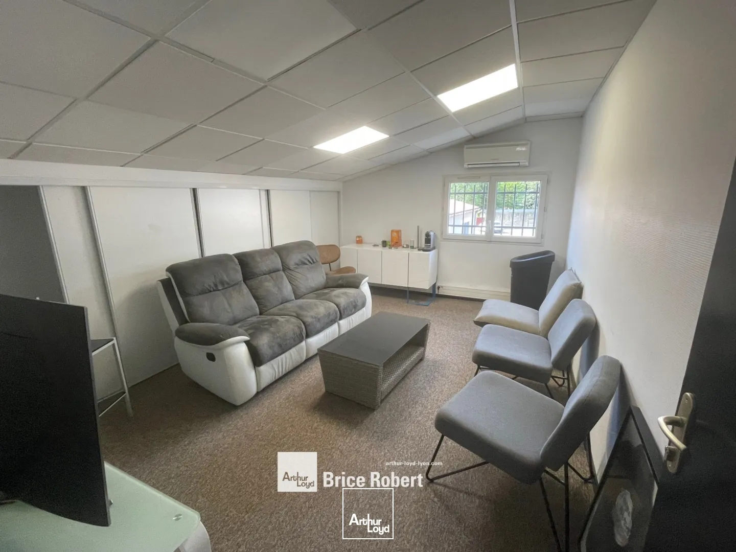 A louer - Bureaux en R+1 - Villeurbanne 