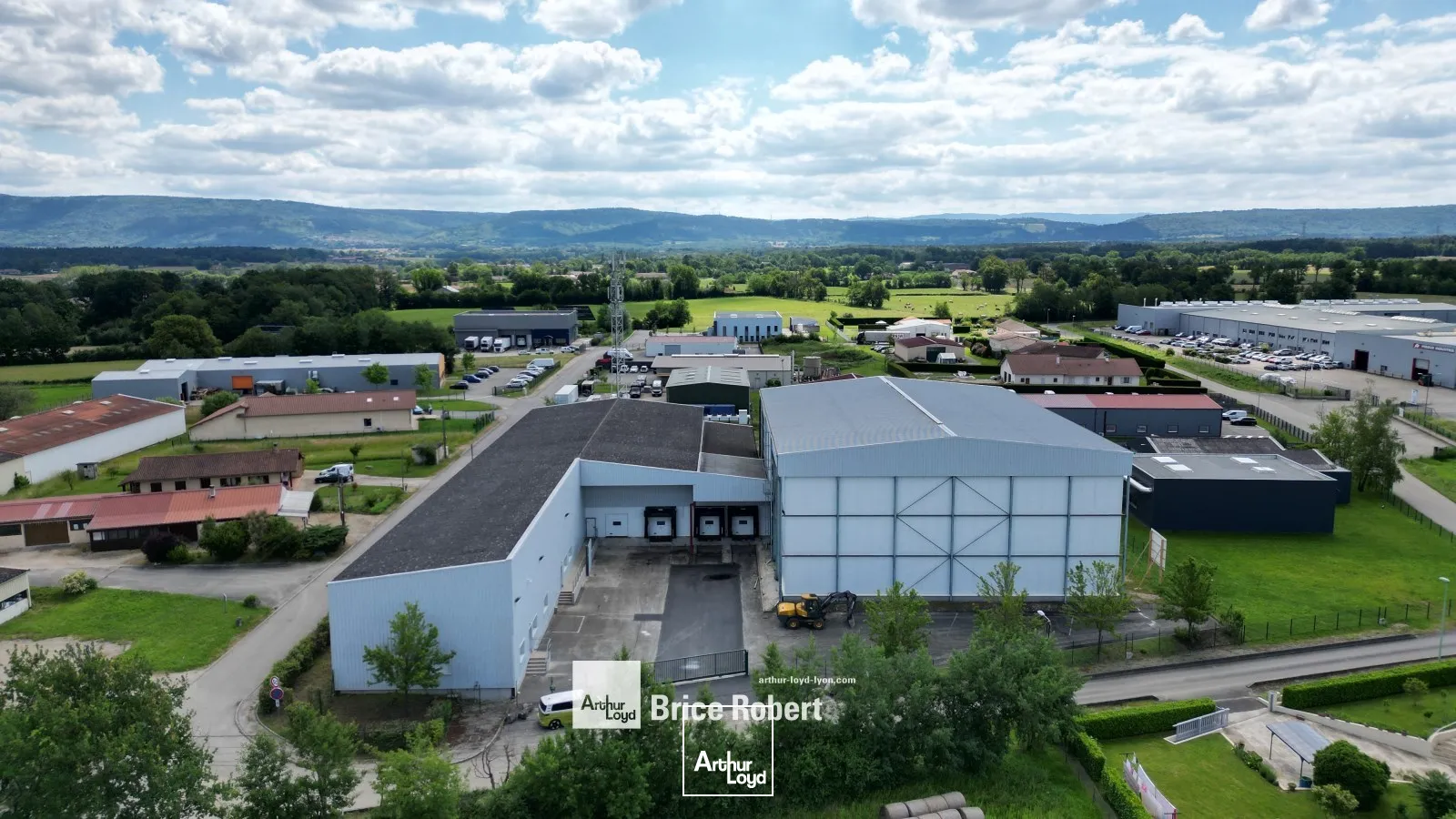 A VENDRE-A LOUER - Bâtiment d'activités - SAINT-ETIENNE DU BOIS