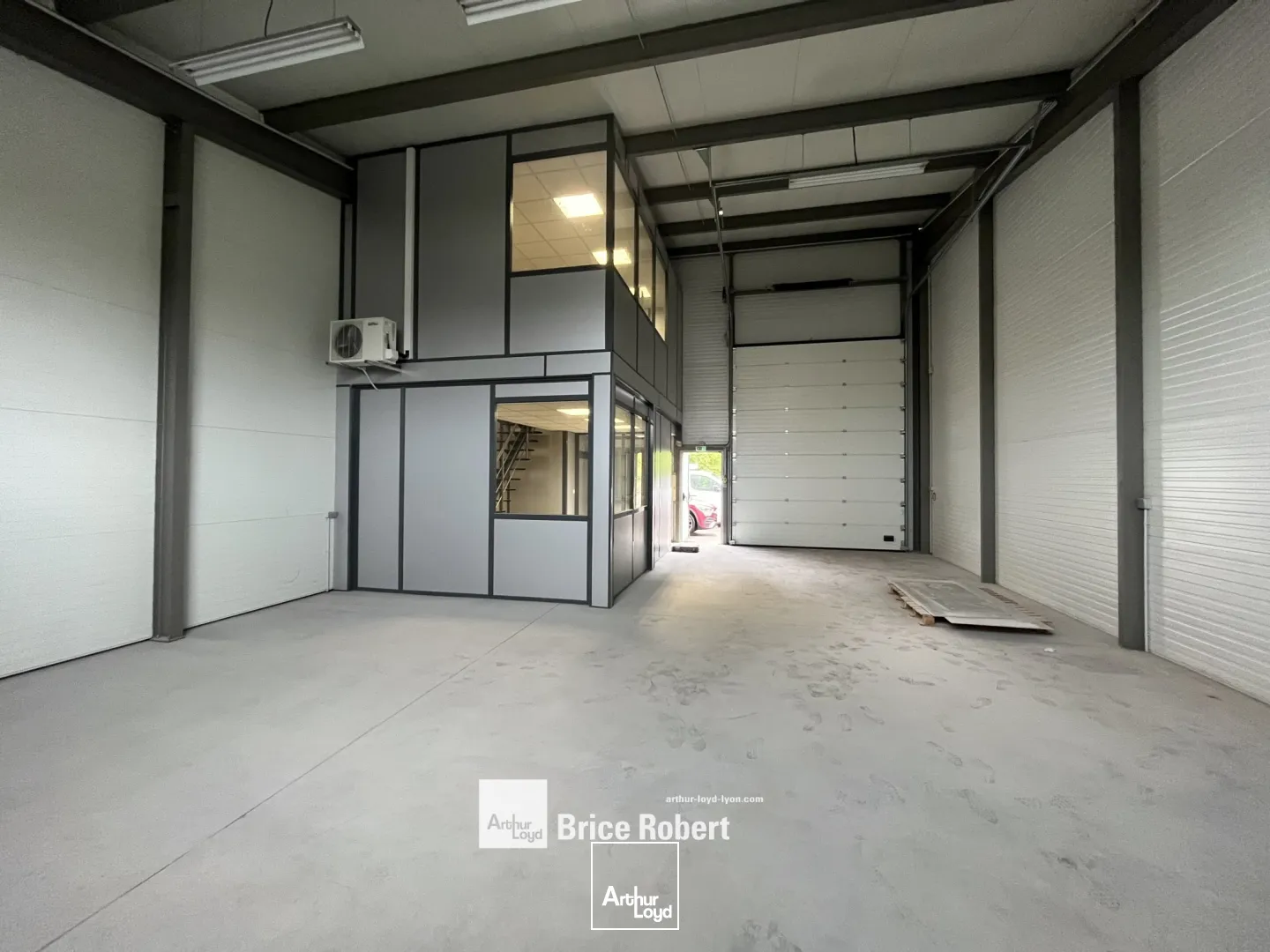 A LOUER - Locaux d'activités - BEYNOST